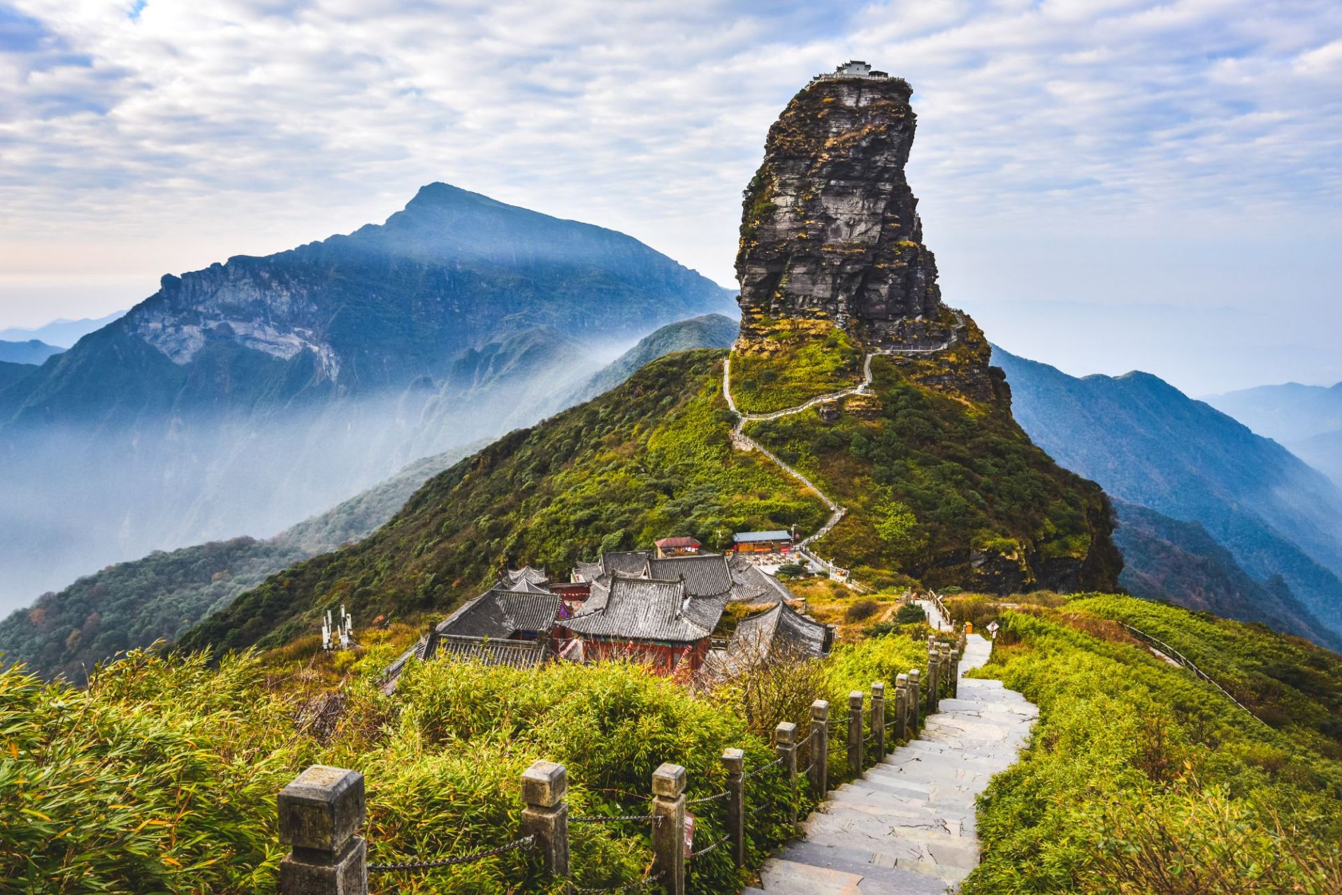 【昇寶旅遊】西九龍高鐵來回貴州純玩五天團
